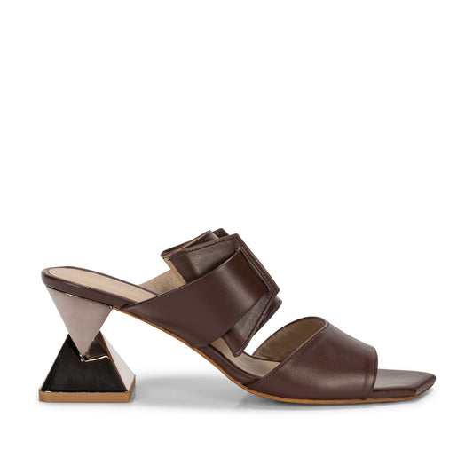 Aki | Brown
